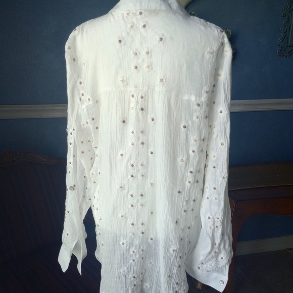 Hope Spring White Embroidery Floral Lady Top. - Picture 2 of 5